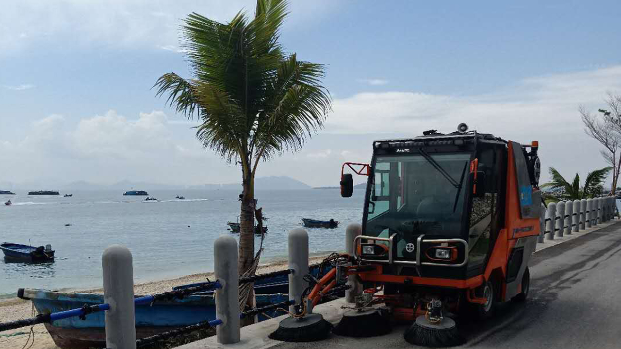 同輝汽車小型掃路機(jī)