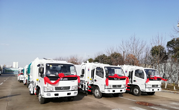 側(cè)裝掛桶運垃圾車